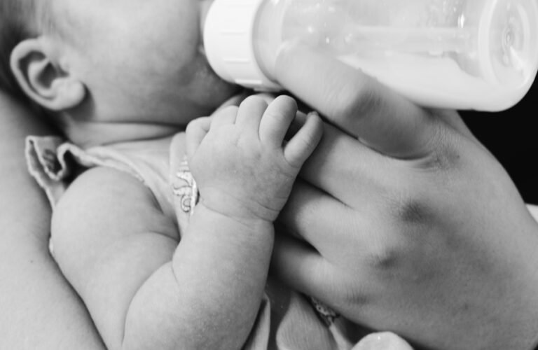 How Many Ounces Should My Baby Eat? A Calm Feeding-Amount Guide by Age