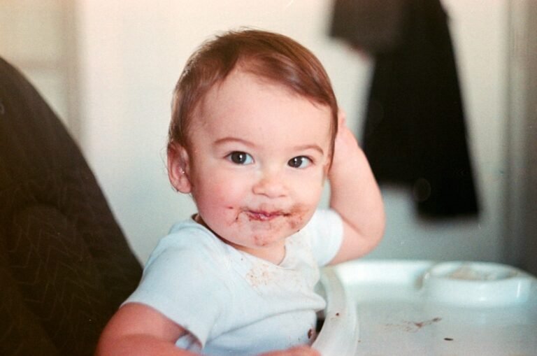 Is My Baby Ready for Solids? Reading the 6-Month Signs Together